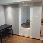 Boomerang Apartments