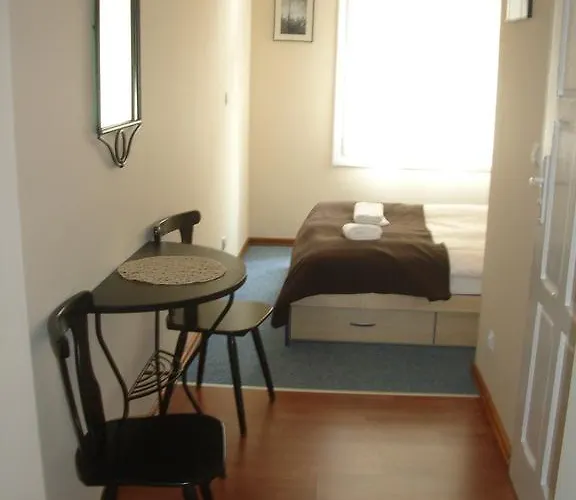 Boomerang Apartments